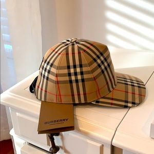 NWT Burberry hat! Made in Italy.